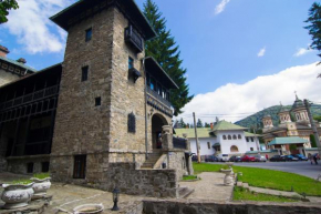 Casa Cu Farfurii